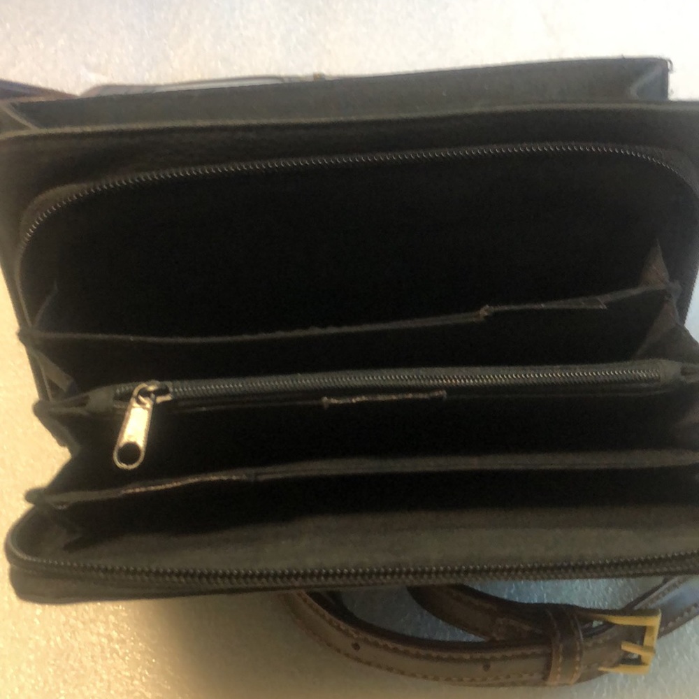 Cherokee Brown leather cross body purse - Picture 10 of 16
